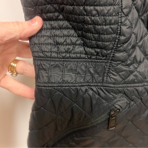 The North Face Quilted Zip Vest with elastic waistband and zipper pockets size M - Picture 6 of 15